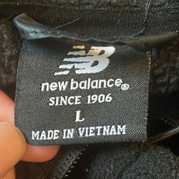 New Balance Men’s Black Sweater Fleece Mock Neck Zipped Up Size Large - Picture 7 of 9